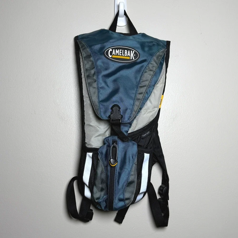 CamelBak‎ Rogue Hydration Pack Backpack Teal Silver Reflective Cycling Hiking